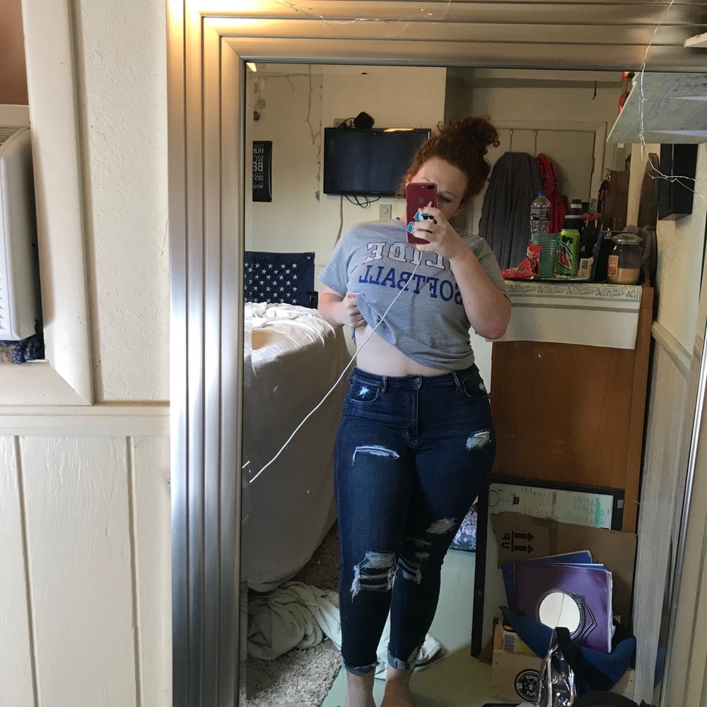 BRAND NEW SIZE 14 AMERICAN EAGLE JEANS.